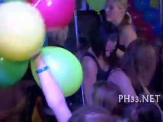 Grup seks e egër patty në natë klub