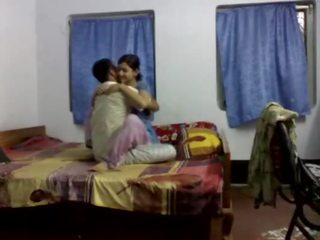 Bengali groovy pasangan buatan sendiri seks skandal pada bilik tidur - wowmoyback